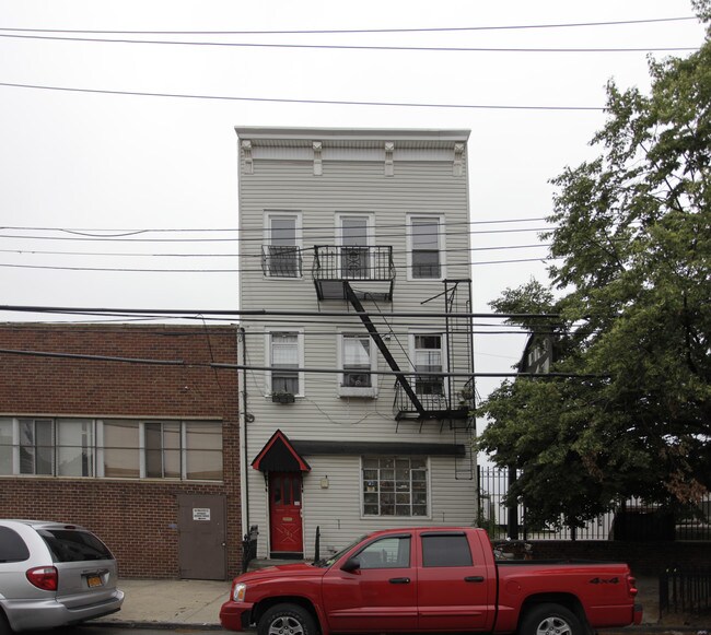183 Van Dyke St in Brooklyn, NY - Building Photo - Building Photo