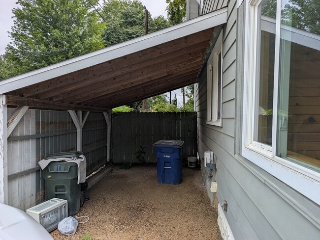 719 Marsh St in Waterloo, IA - Building Photo - Building Photo