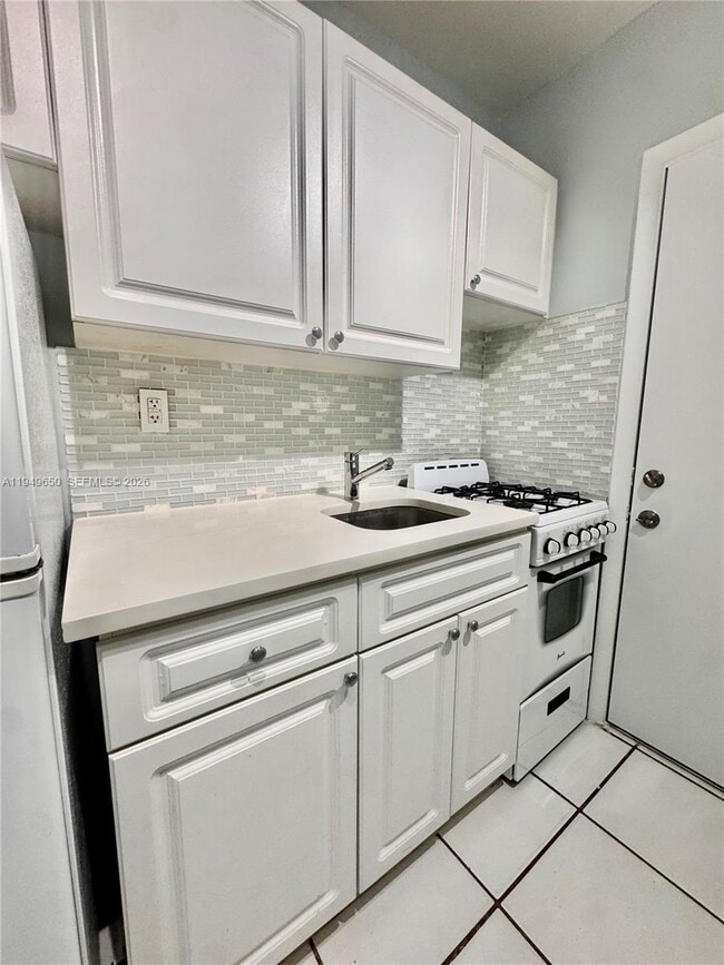 6310 SW 79th St in South Miami, FL - Building Photo - Building Photo