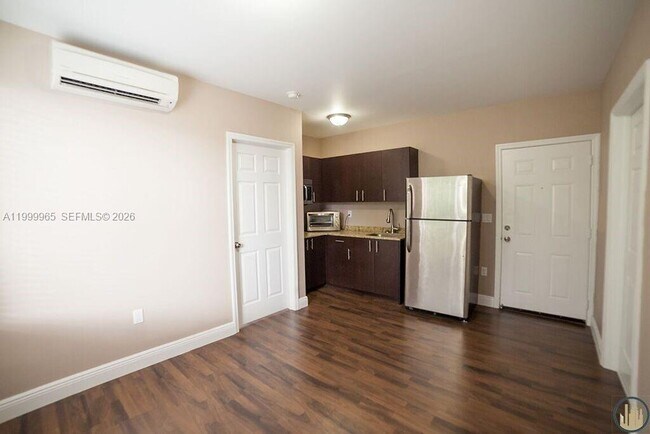 1752 NW 1st St in Miami, FL - Building Photo - Building Photo