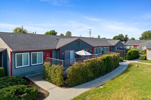 Kirby Gardens Apartments in Hemet, CA - Building Photo