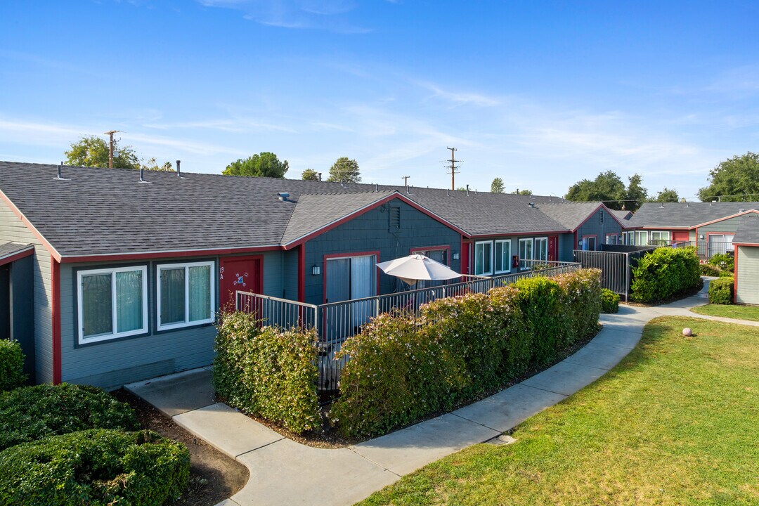 Kirby Gardens Apartments in Hemet, CA - Foto de edificio