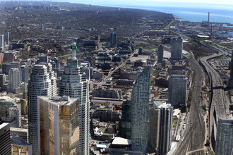 L Tower in Toronto, ON - Building Photo - Building Photo