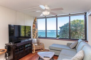 68-121-121 Au St in Waialua, HI - Building Photo