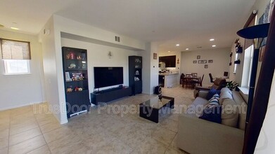 430 Silk Tree in Irvine, CA - Foto de edificio - Building Photo
