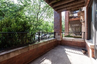 910 W Belle Plaine Ave, Unit 1 in Chicago, IL - Building Photo - Building Photo