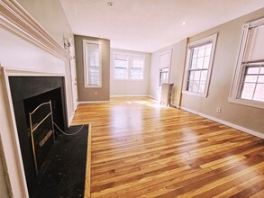 82 Phillips St, Unit 22 in Boston, MA - Building Photo - Building Photo