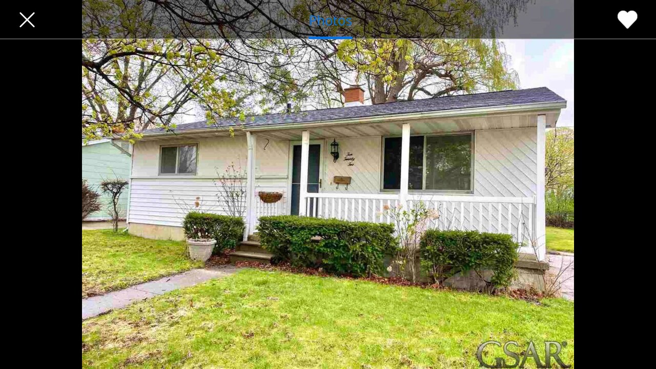 1022 Dingwall Dr in Owosso, MI - Foto de edificio
