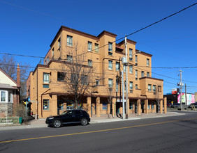 Oakwood Manor Apartments in Toronto, ON - Building Photo - Building Photo