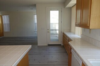 702 Lacewing Ln in Redwood City, CA - Building Photo - Building Photo