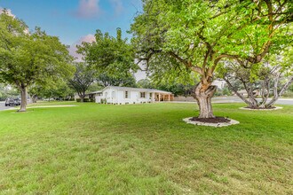 528 Frey St in Boerne, TX - Building Photo - Building Photo