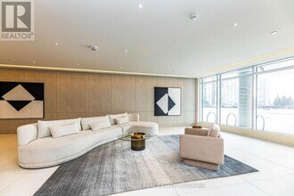 30 Upper Mall Wy in Vaughan, ON - Building Photo - Building Photo