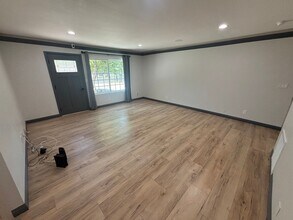 17736 Lull St in Los Angeles, CA - Building Photo - Building Photo