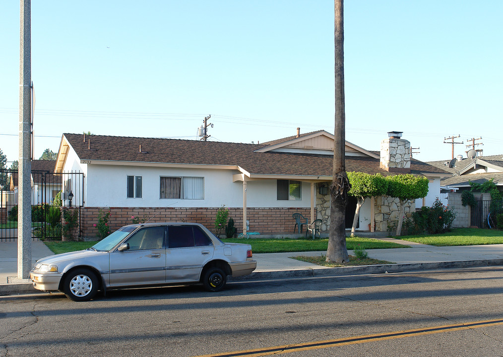 2132 E Almont Ave in Anaheim, CA - Building Photo