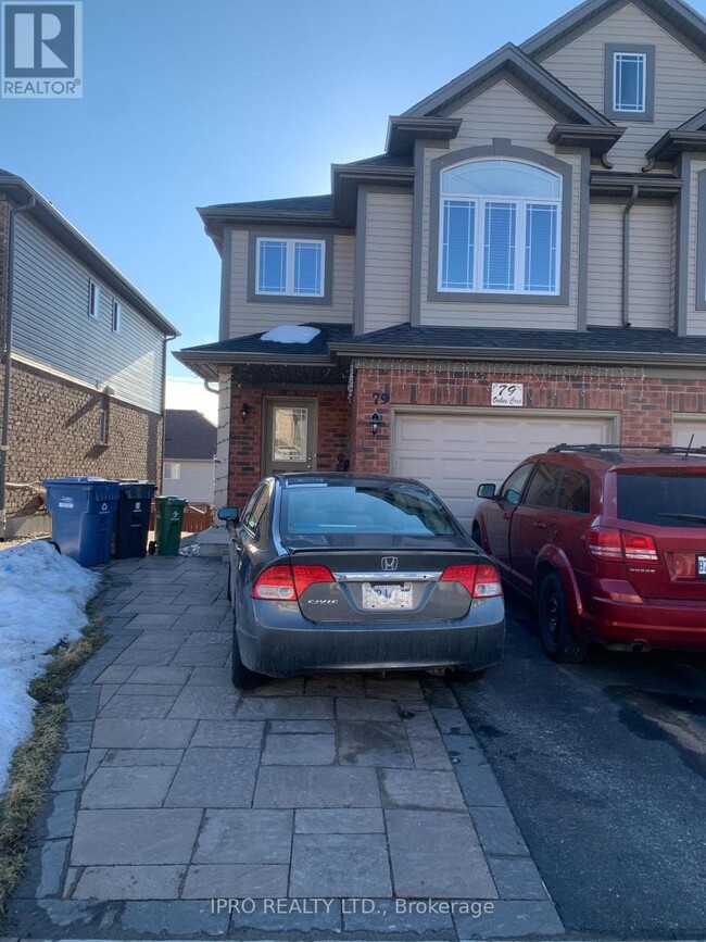 79 Oakes Cres