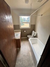 1060-1062 E Santiam St in Stayton, OR - Building Photo - Building Photo