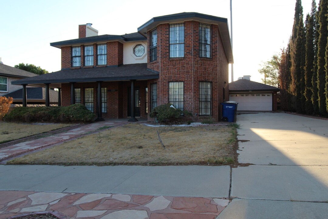 1321 James Kelley Dr in El Paso, TX - Foto de edificio