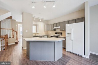 4016 Apple Jack Ct in Pasadena, MD - Building Photo - Building Photo