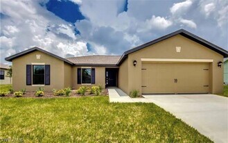 1206 Trafalgar Pkwy in Cape Coral, FL - Building Photo
