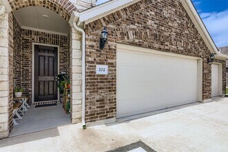 202 Pulitzer Dr in Hutto, TX - Building Photo - Building Photo