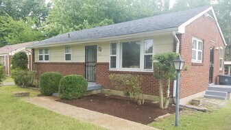 2123 Crystal Dr in Nashville, TN - Building Photo