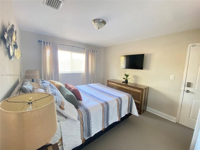 441 NW 7th Terrace-Unit -3 in Fort Lauderdale, FL - Foto de edificio - Building Photo