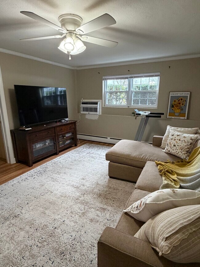 4 Nixon Ln, Unit 2 in Stoneham, MA - Building Photo - Building Photo