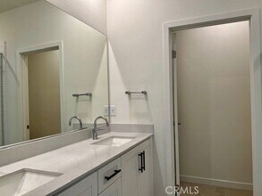 32007 P.º Deriva in San Juan Capistrano, CA - Building Photo - Building Photo