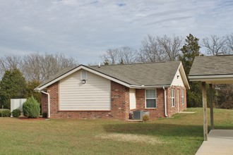 Cuba Place Apartments in Cuba, MO - Building Photo - Building Photo