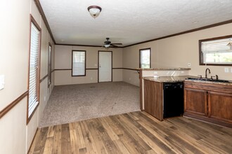2764 TX-327 in Silsbee, TX - Building Photo - Building Photo