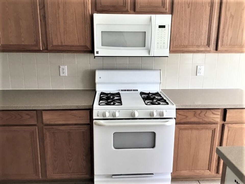 5407 Morgan Oak Dr in Alvin, TX - Building Photo