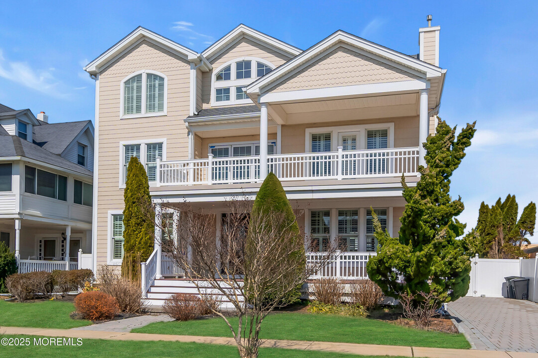 106 2nd Ave in Belmar, NJ - Foto de edificio