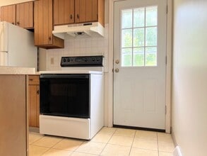 33 Oakridge Dr in West Seneca, NY - Building Photo - Building Photo