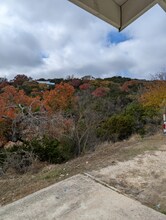 115 Renee Ln in Kerrville, TX - Foto de edificio - Building Photo