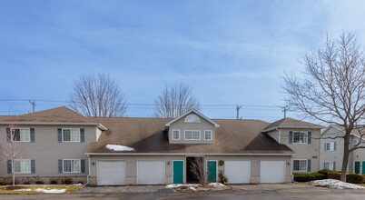 Sheridan Mews Apartments in Kenosha, WI - Building Photo - Building Photo