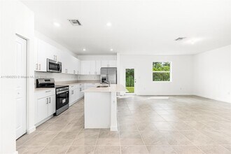 2232 SE 30th St in Homestead, FL - Building Photo - Building Photo
