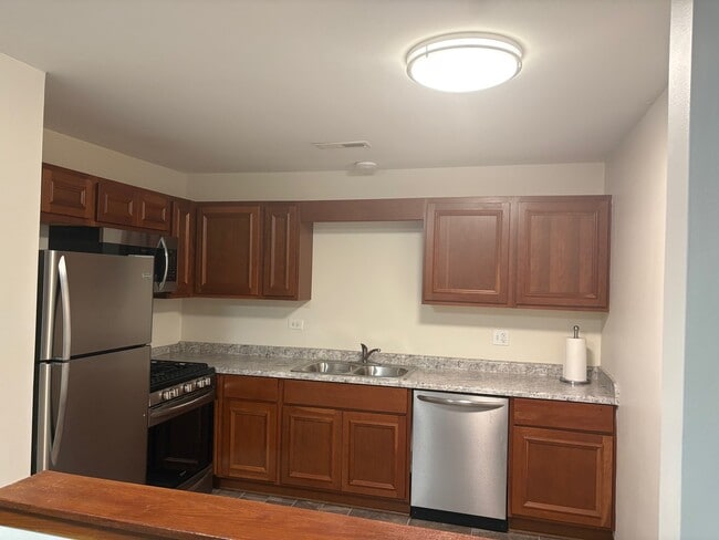 2220 Abbeywood Dr in Lisle, IL - Building Photo - Building Photo