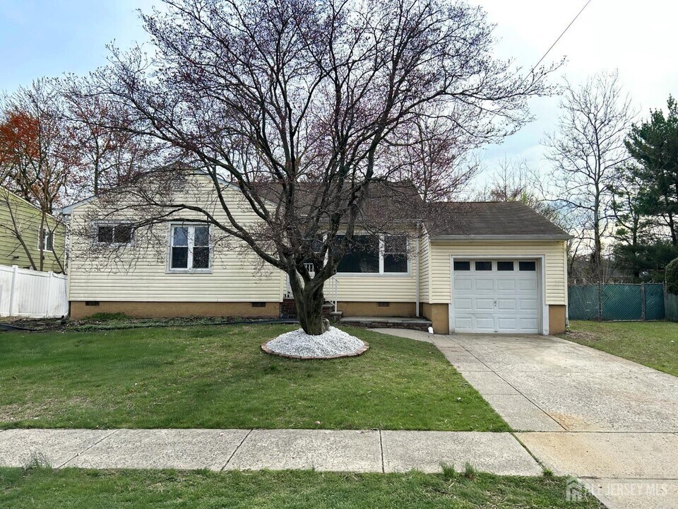 36 Arden St in Franklin Township, NJ - Building Photo