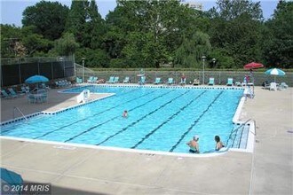 10401 Grosvenor Pl-Unit -#828 in Rockville, MD - Building Photo - Building Photo