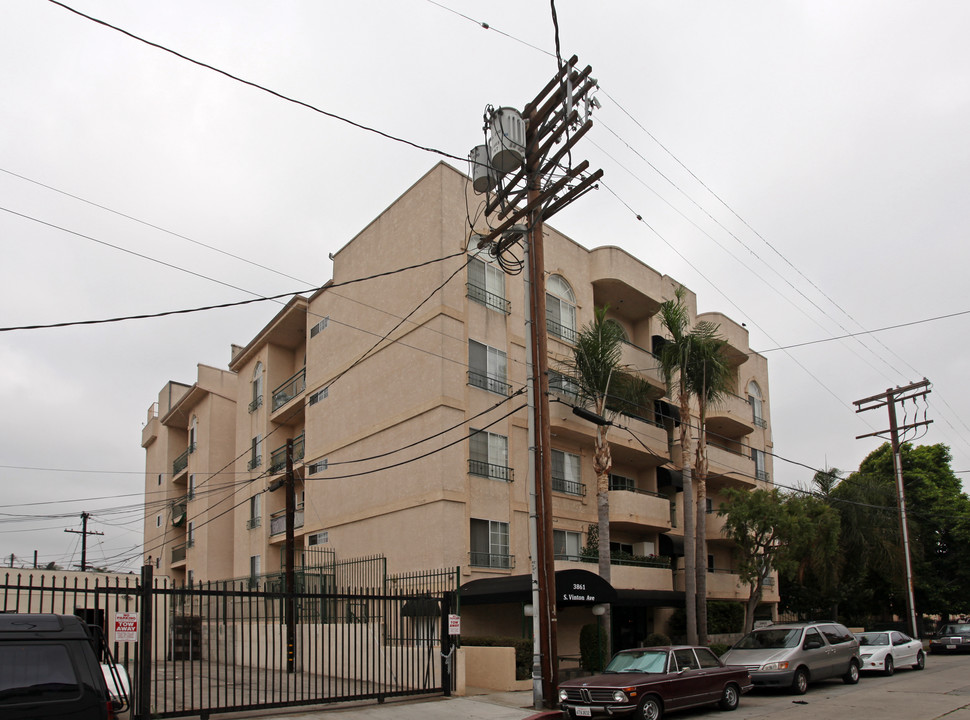 Vinton Towers in Culver City, CA - Foto de edificio