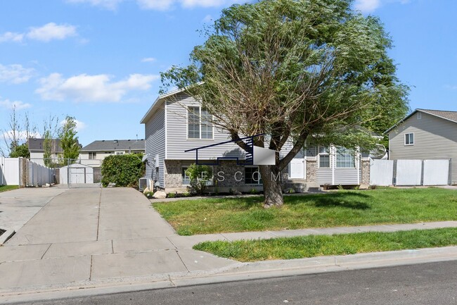 4935 S 3975 W in Roy, UT - Building Photo - Building Photo