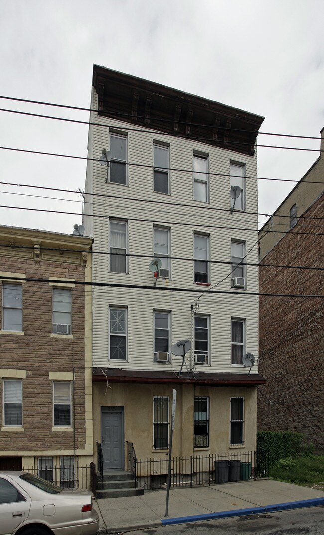 212 15th St in Jersey City, NJ - Foto de edificio - Building Photo