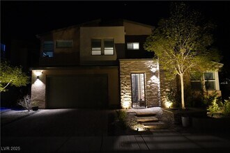 8345 Skye Creek St in Las Vegas, NV - Foto de edificio - Building Photo