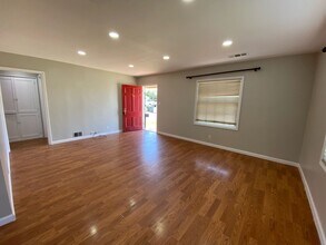 8725 Washington Ave in La Mesa, CA - Building Photo - Building Photo