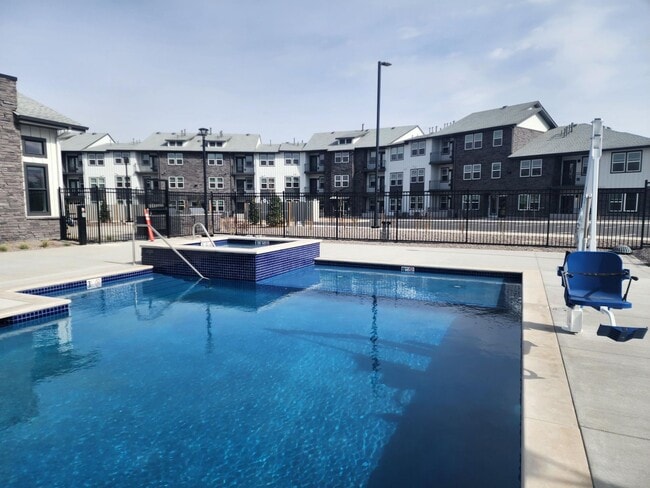Overlook at Uplands in Westminster, CO - Foto de edificio - Building Photo