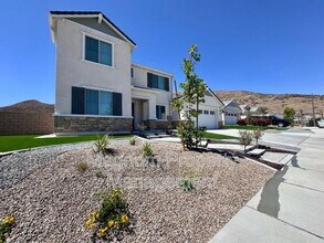 25061 River Peak Dr in Menifee, CA - Building Photo - Building Photo
