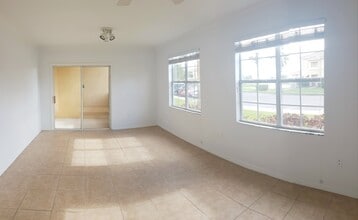 1040 Villagio Cir, Unit #103 in Sarasota, FL - Building Photo - Building Photo