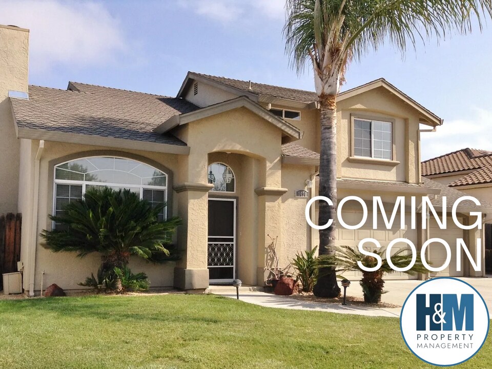 1490 Farragot Dr in Hollister, CA - Building Photo