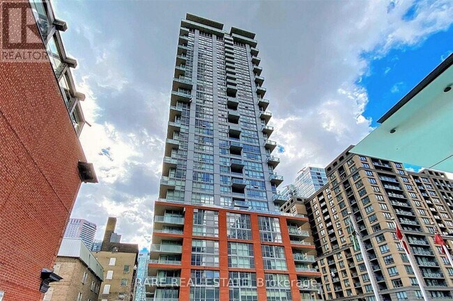 126-2126 Simcoe St in Toronto, ON - Building Photo - Building Photo