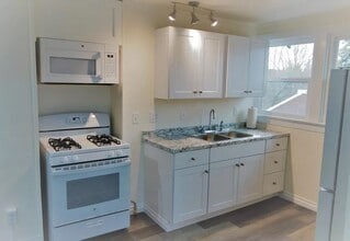 487 Scenic Dr in Ashland, OR - Foto de edificio - Building Photo
